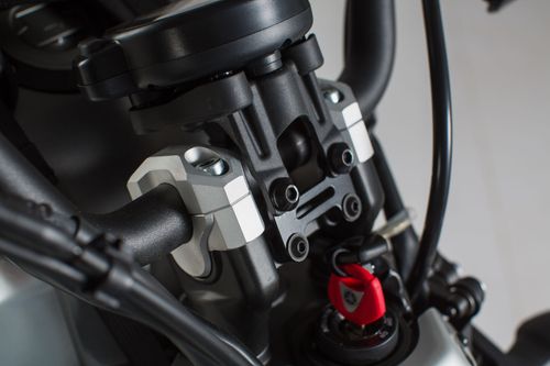 h=20 mm. Negro. Yamaha XSR700 (15-20).