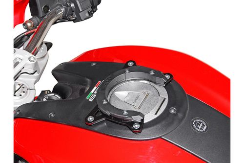 Negro. Ducati Monster 696/1100.