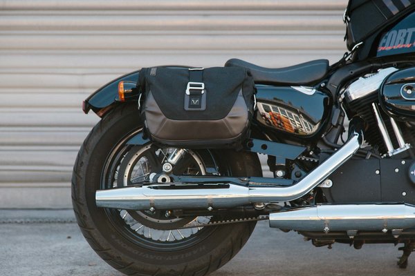 Legend Gear set sacoches lat. LC - Black Edition Harley-Davidson Sportster modèles (04-).