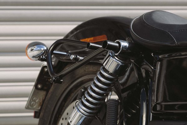 Legend Gear side bag system LC Black Edition Harley-Davidson Dyna Wide Glide (09-17).