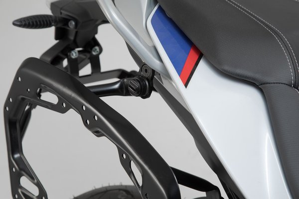 Soporte lateral PRO Negro. BMW S 1000 XR (15-19).