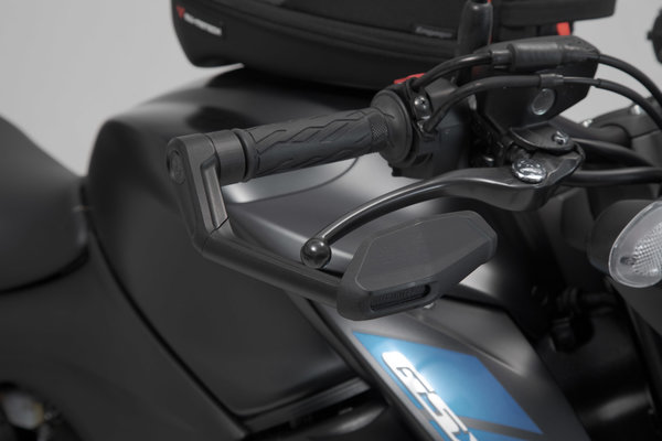 Protège leviers avec déflecteur de vent Noir. Suzuki GSX-S 750, GSX-S 950, GSX-S 1000.
