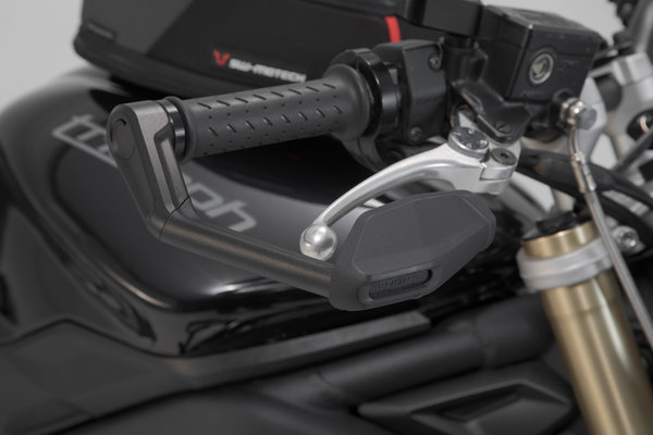 Lever guards with wind protection Black. Triumph Street Triple 675.