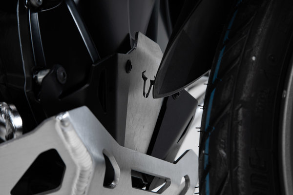 Extensión delantera de protector de motor Negro/plateado. BMW R1200 (12-18), R1250 (18-).