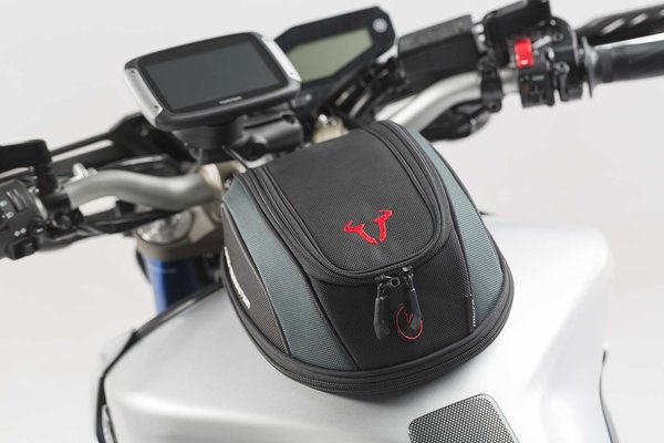 Anneau de réservoir EVO Noir. Ducati/ Triumph/ Yamaha. 5 vis.